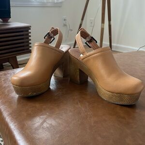 Universal Threads Tab Heeled Clog